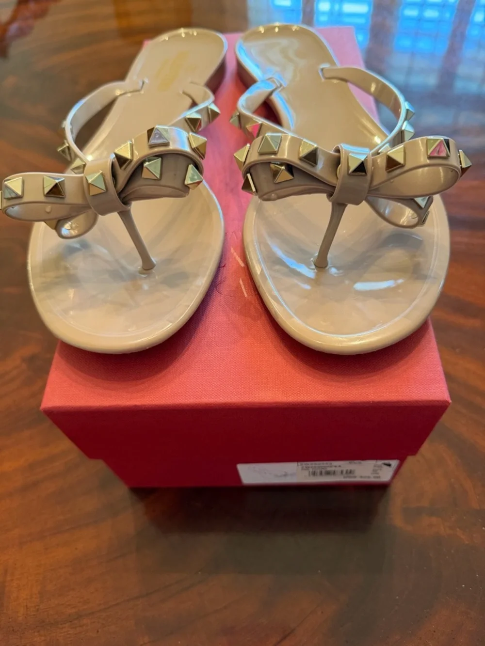 Valentino Garavani Rockstud PVC Jelly Thong Sandals Poudre EU 40 Like New Box - Picture 14 of 15